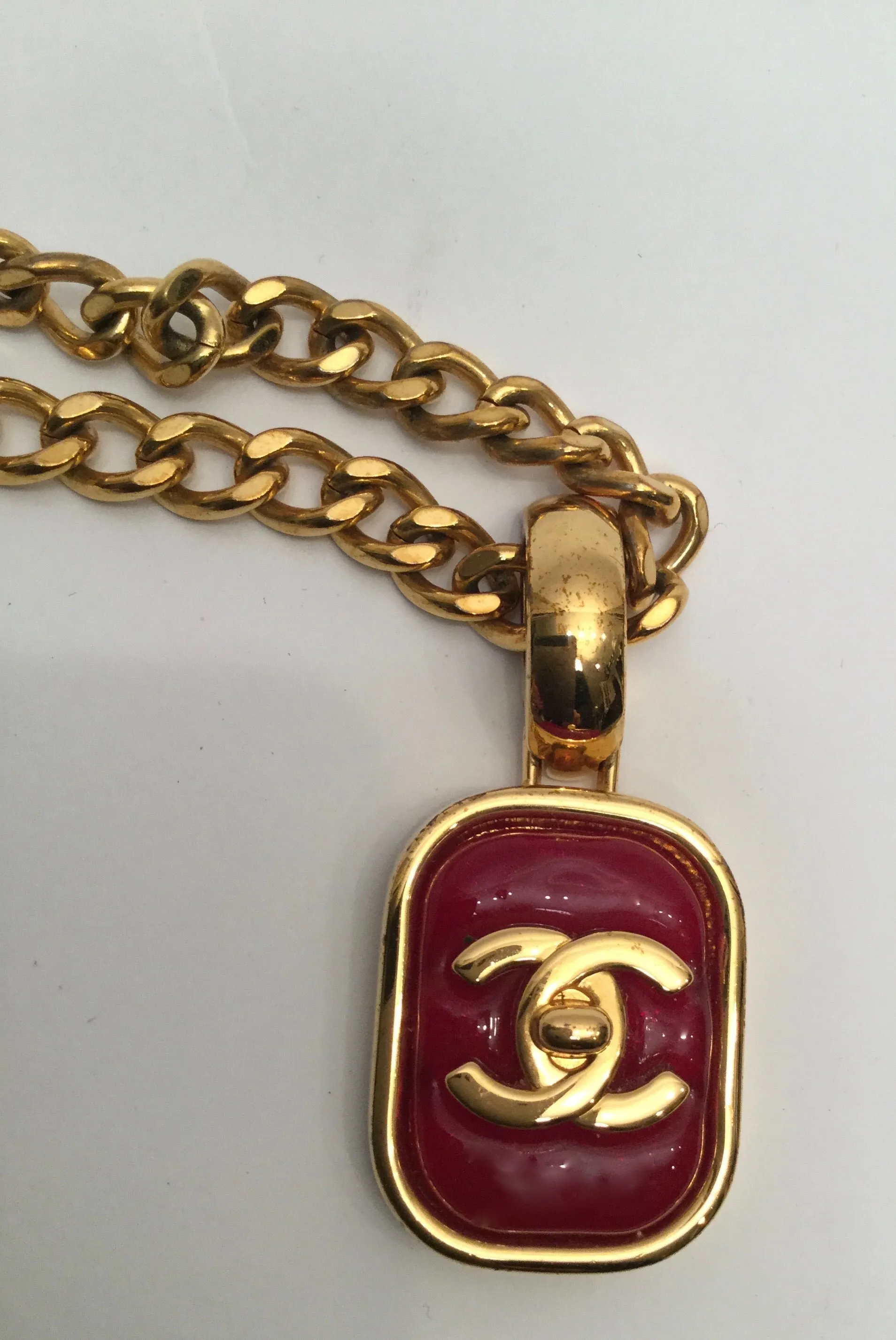 97P 1997 Spring Vintage Chanel CC turnlock red Gripoix stone pendant necklace