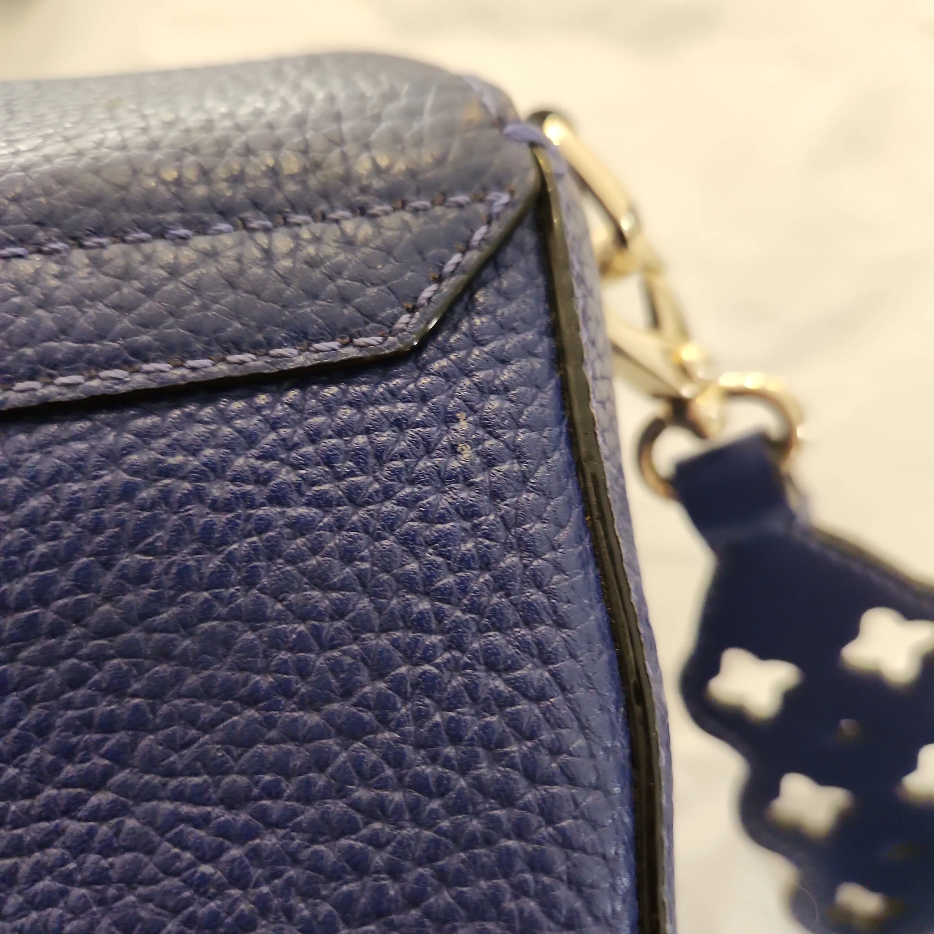 Kate Spade Navy Blue Pebbled Leather Crossbody Bag | Pre Loved |