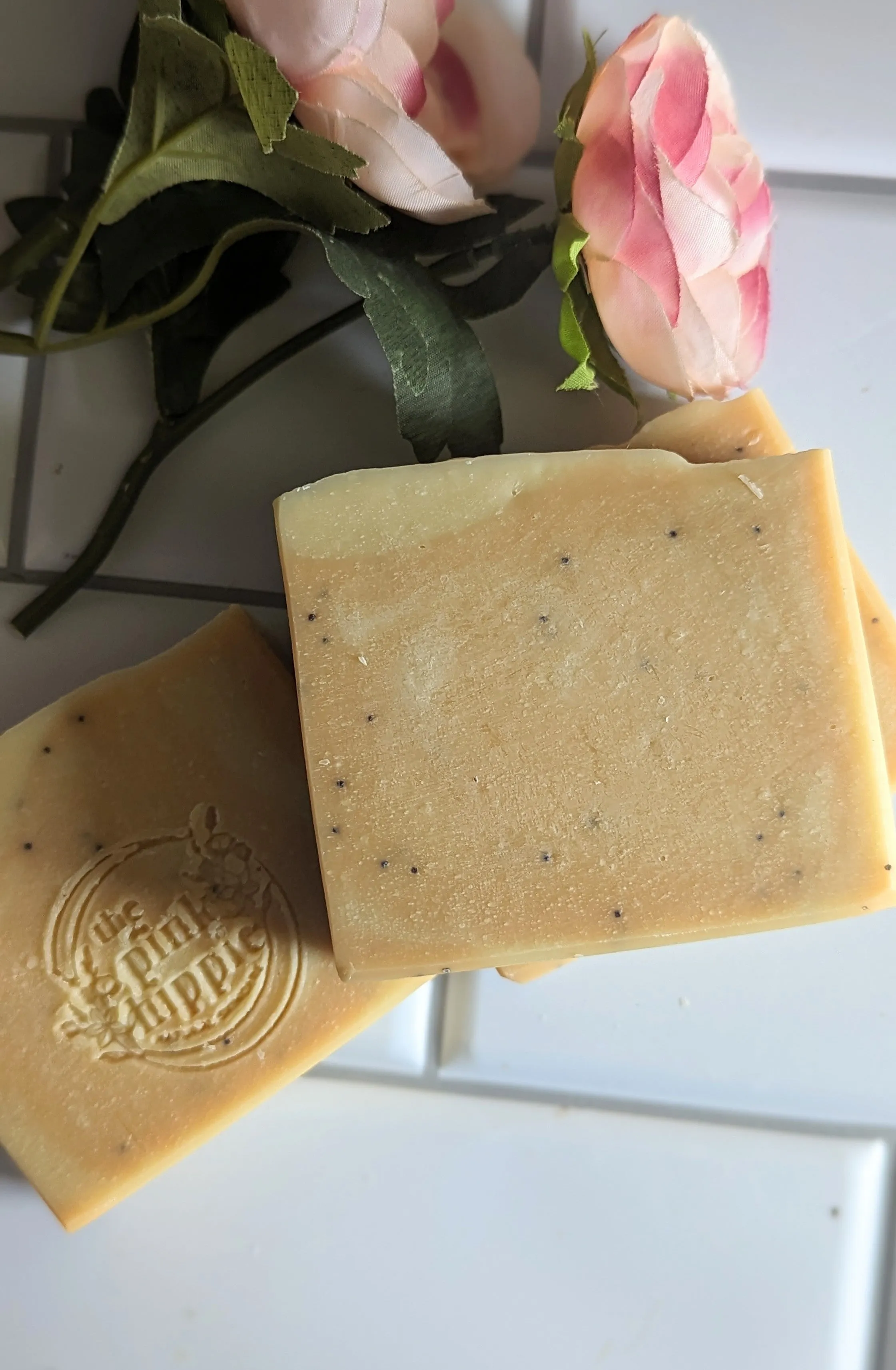 Leomon Poppy Seed-4.5 oz Bar of Goat Milk Soap- Lemon Essential oil Natural Lemon Fragrance