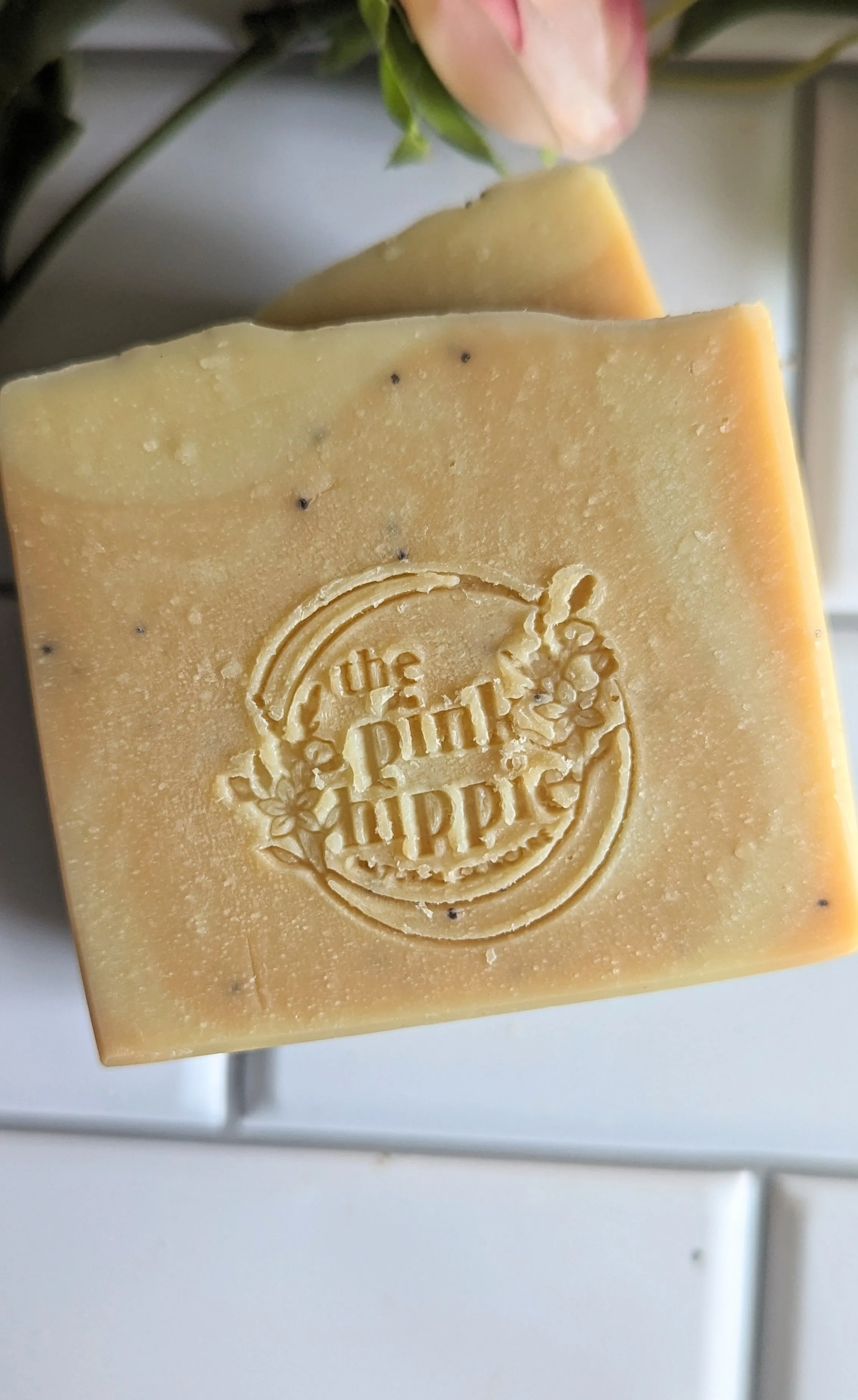 Leomon Poppy Seed-4.5 oz Bar of Goat Milk Soap- Lemon Essential oil Natural Lemon Fragrance