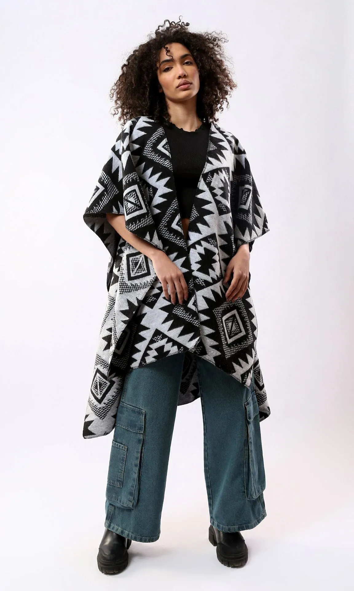 O178414 Geometric Grey & Black Slip On Hooded Shawl