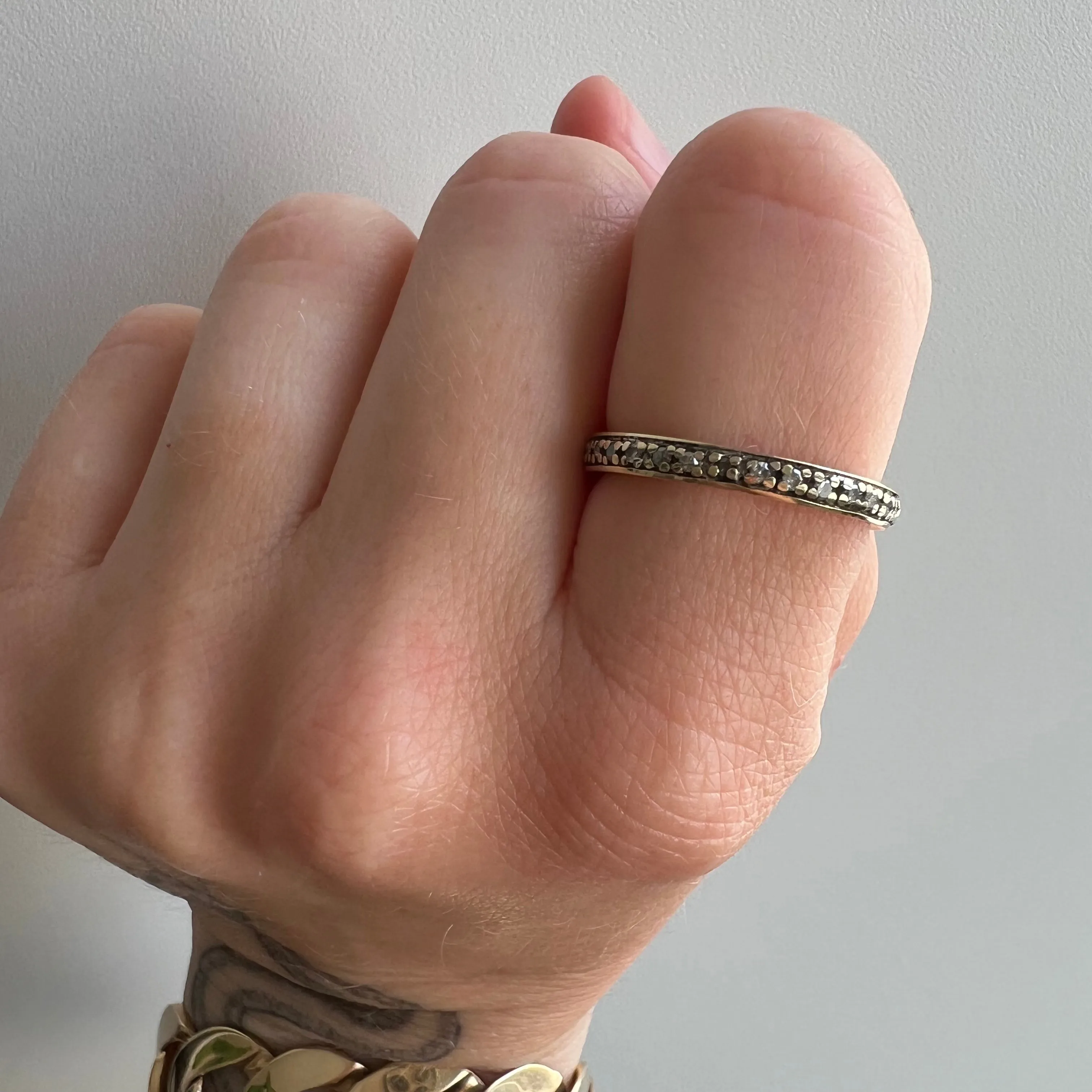 V I N T A G E // infinite floral / almost floral 0.25 tcw diamonds and 9k gold eternity band / size 7.5